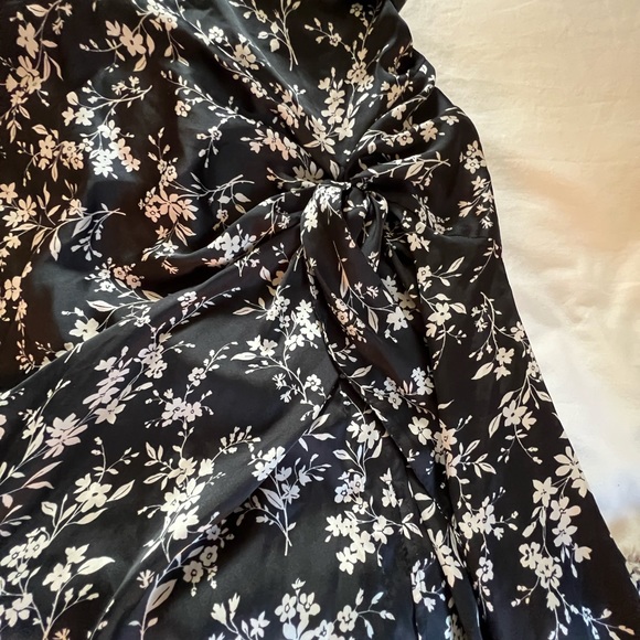 Zara brand new midi black and white floral skirt - Picture 7 of 7